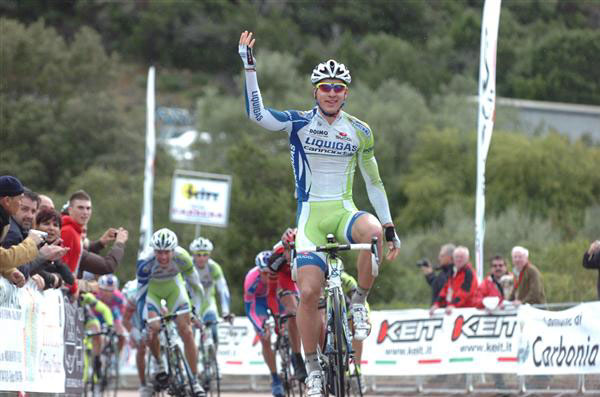Peter Sagan wins stage 1